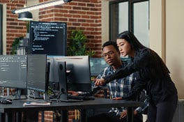 Security-team-working-with-MDR Security-team-working-with-MDR